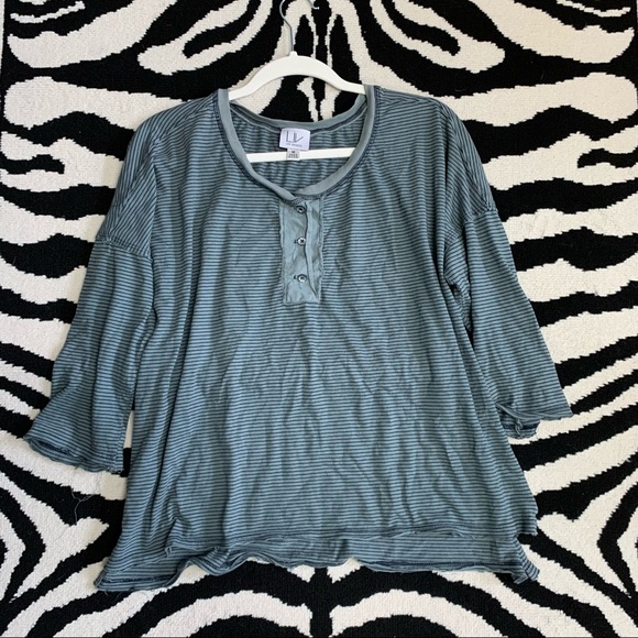 Anthropologie LIV Los Angeles Day Off Henley Striped Top Tee Size Medium - Picture 3 of 8